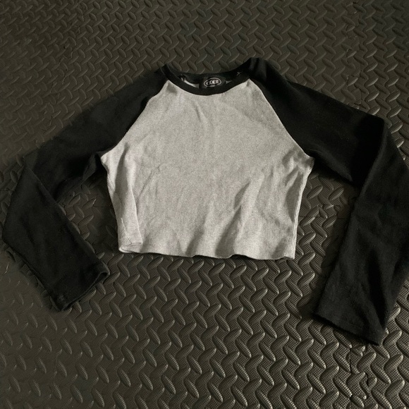 shopcider cropped grey and black baseball tee size medium - Picture 1 of 3